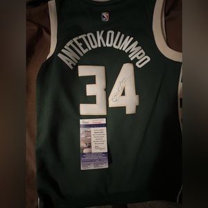 Signed Giannis Antetokumpo Bucks jersey JSA AUTHENTIC